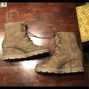 Sonoma wedges size 9m